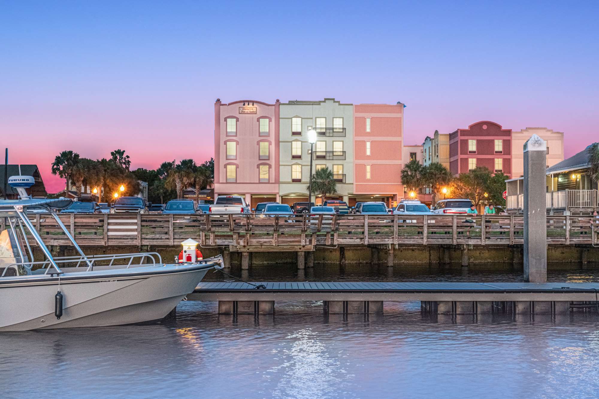 Hampton_Inn_&_Suites_Amelia_Island_Florida_Exterior-Dusk_harbor_view Harbor view of the Hampon Inn on the harbor in Amelia Island