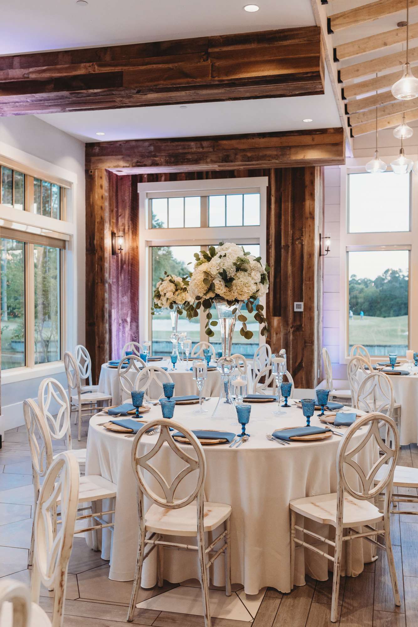 white and blue table decor at St Johns Golf and Country Club