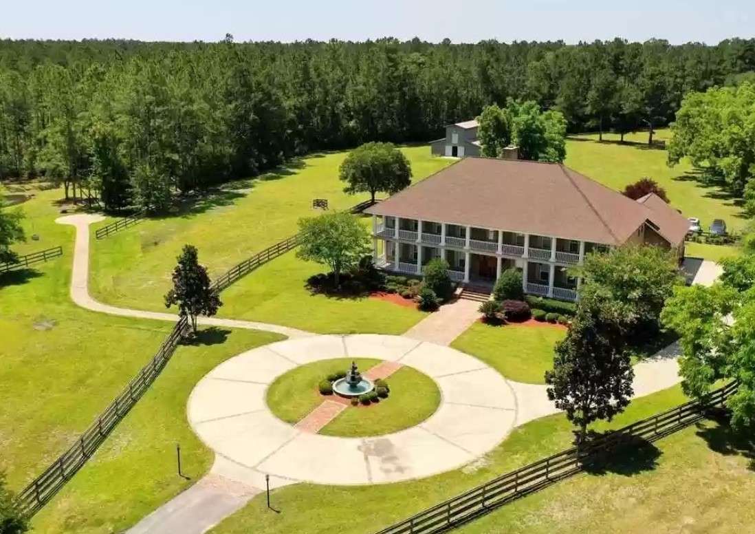 Horese Stamp Inn