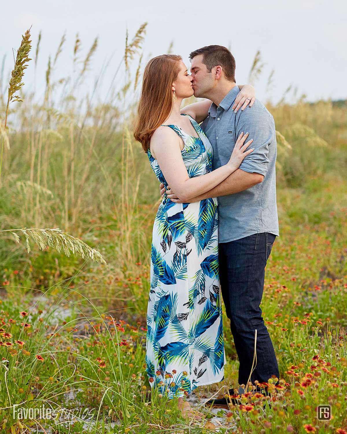 Professional-Engagement-Pictures-Outside-01