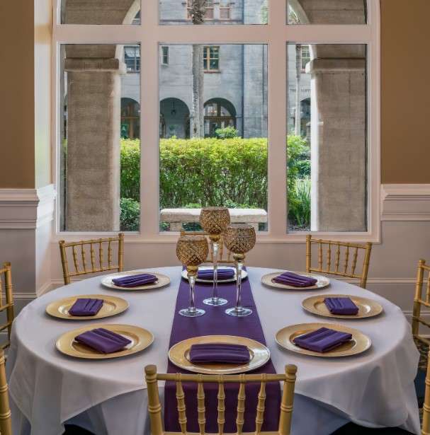 Sala Menendez Room