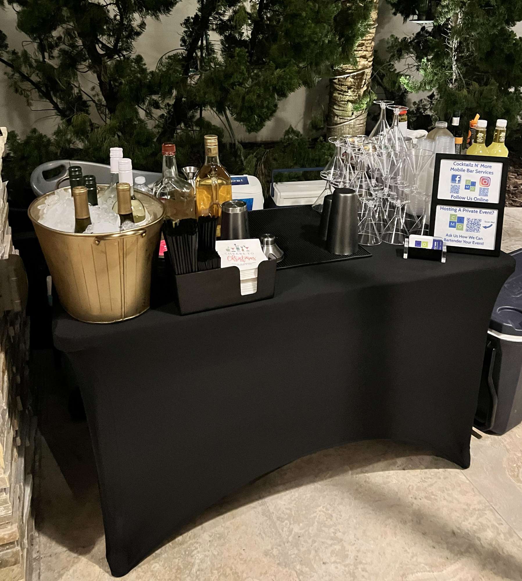Black Fitted Bar