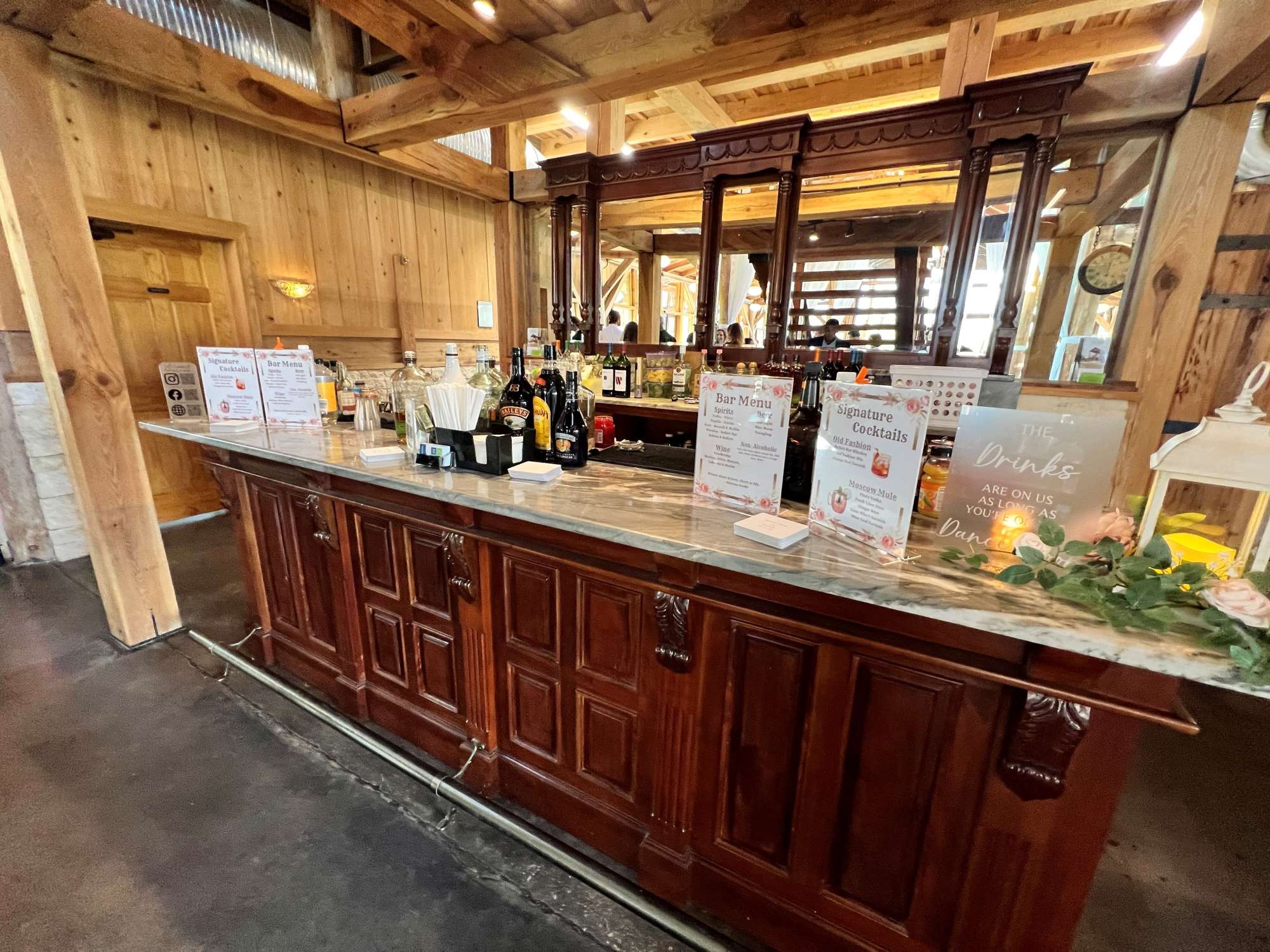Barn Wedding Bar from Cocktailz N More