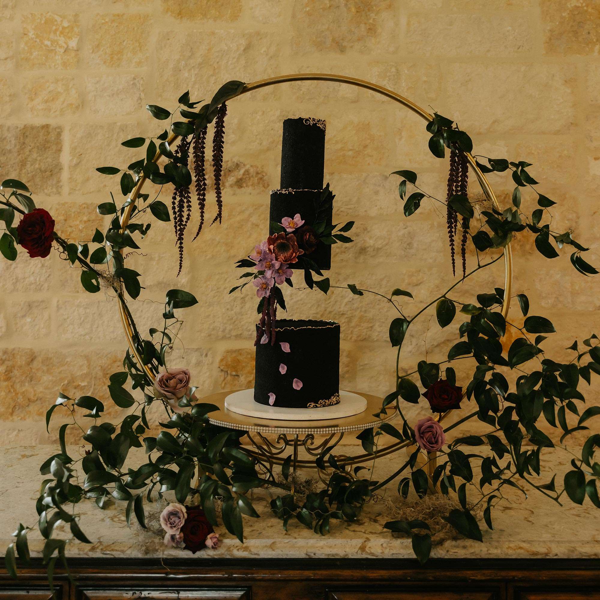 Arches wedding trend 2023