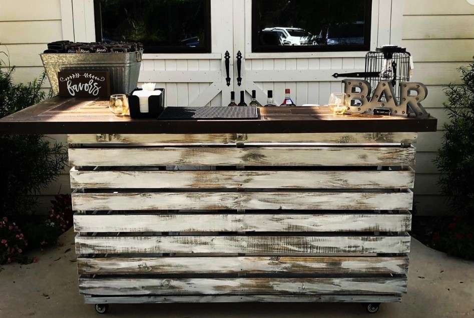 Bar Tending – Toast with Cocktails