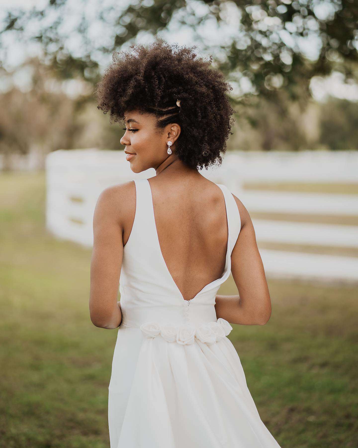 Curl Wink Blush bride at Kelly Farm