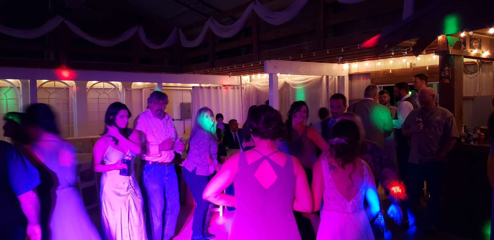 Outside wedding at Bowing Oaks with Music by Vince
