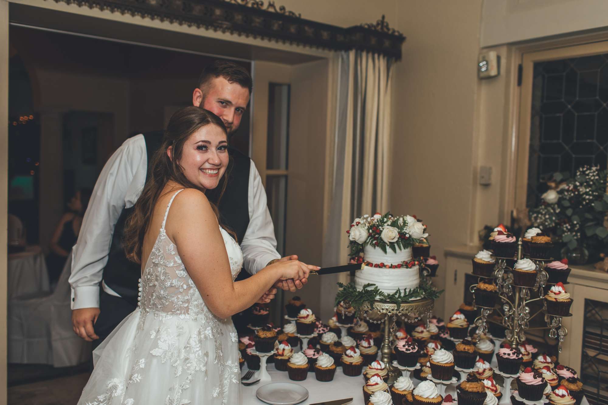 Real Weddings: Smallcakes at The Club Continental