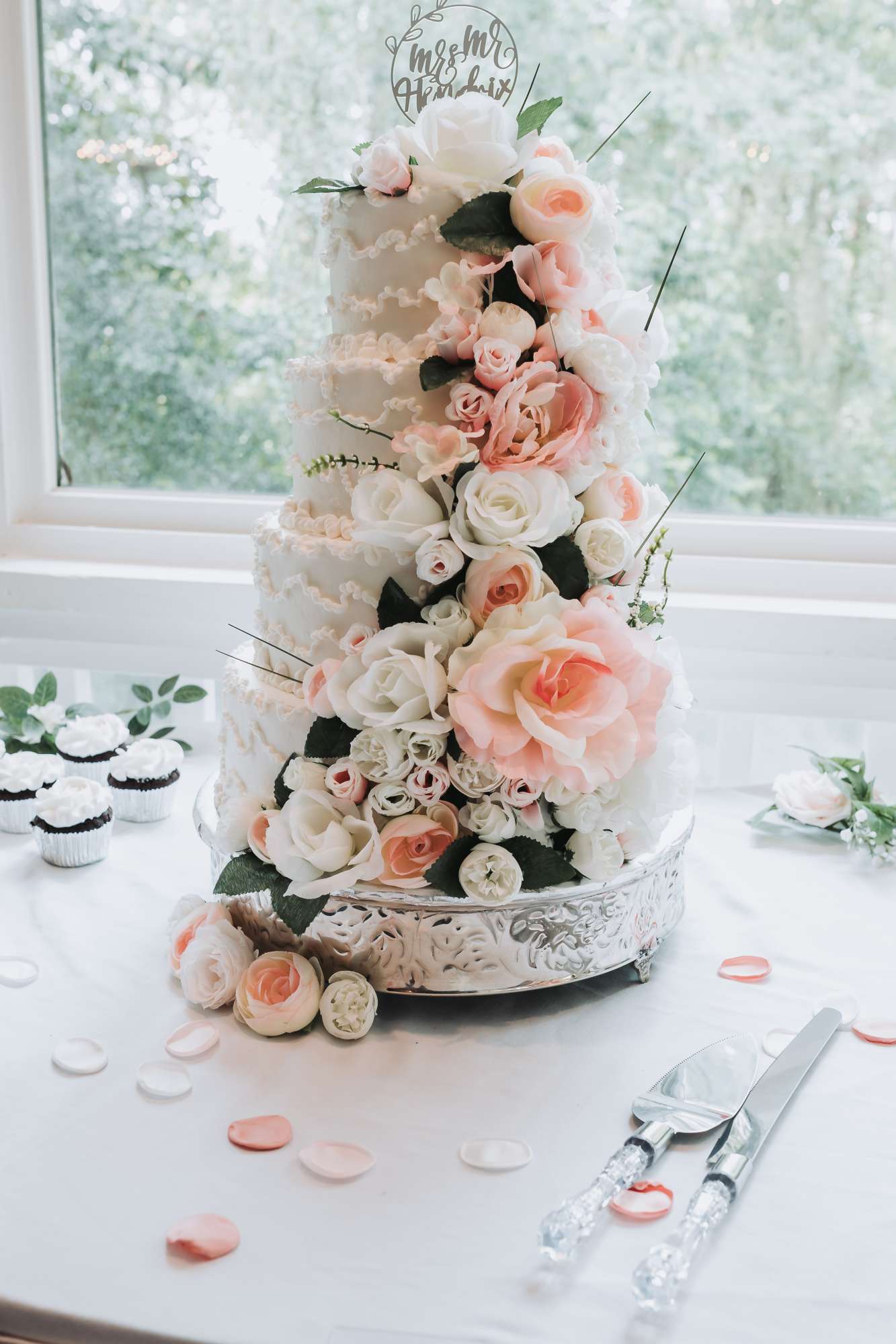 Wedding cakes by Chez Entertainement - fresh florals
