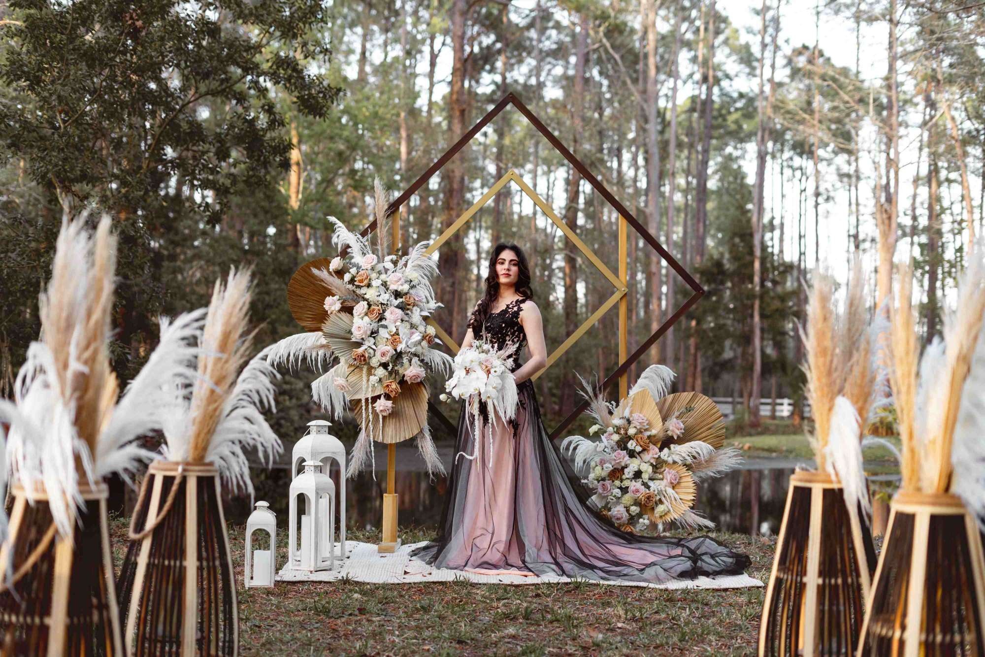 Simply Designed by Mary – wedding arch with geometric design Bride with a retro geometric wedding arch design