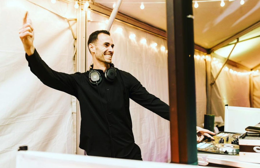 full-circle-wedding-dj.png